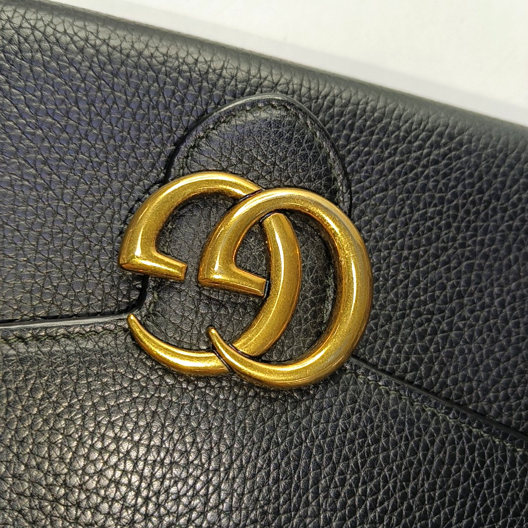 Authenticated pre-owned  GG Marmont Mini Calfskin Black - Crossbody Bag at Looply
