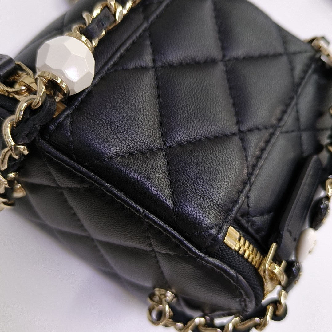 VANITY CASE Small Quilted Lambskin Black