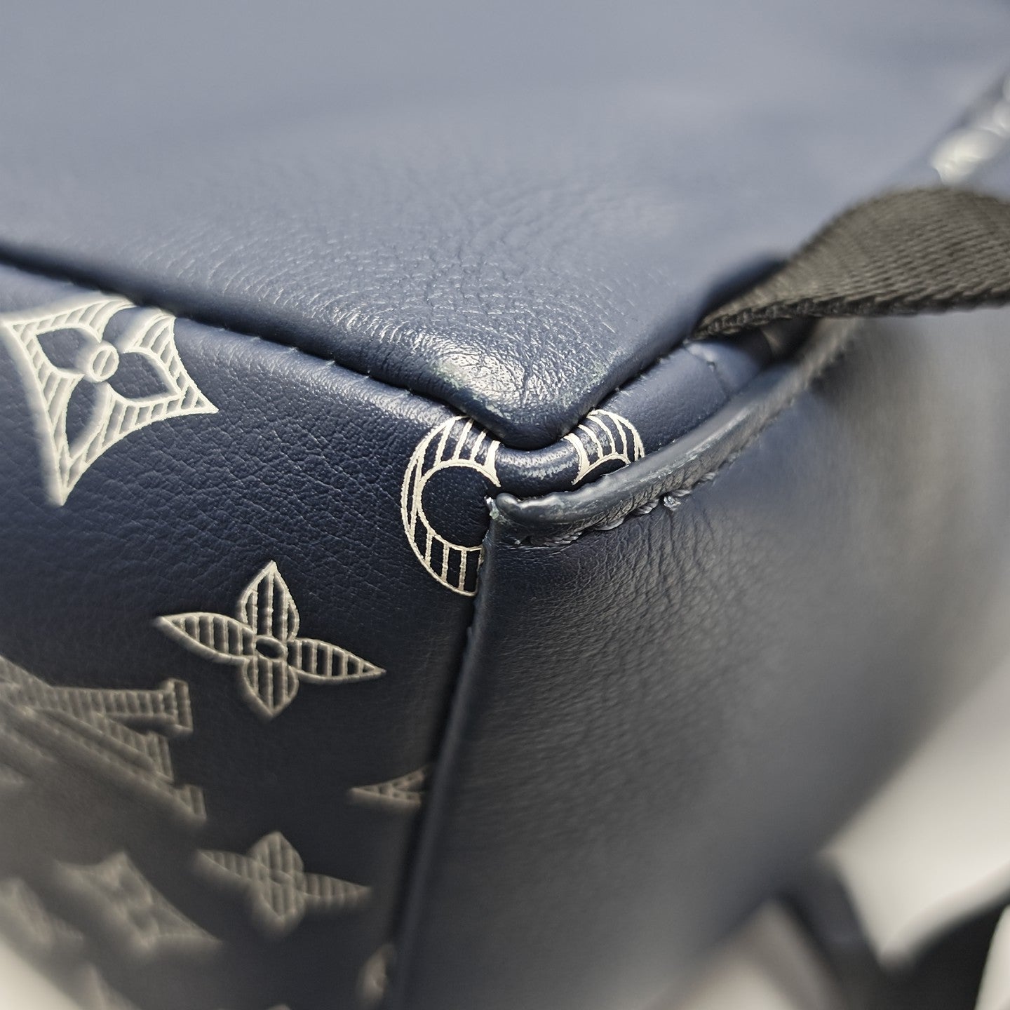 DISCOVERY Monogram Calfskin Blue