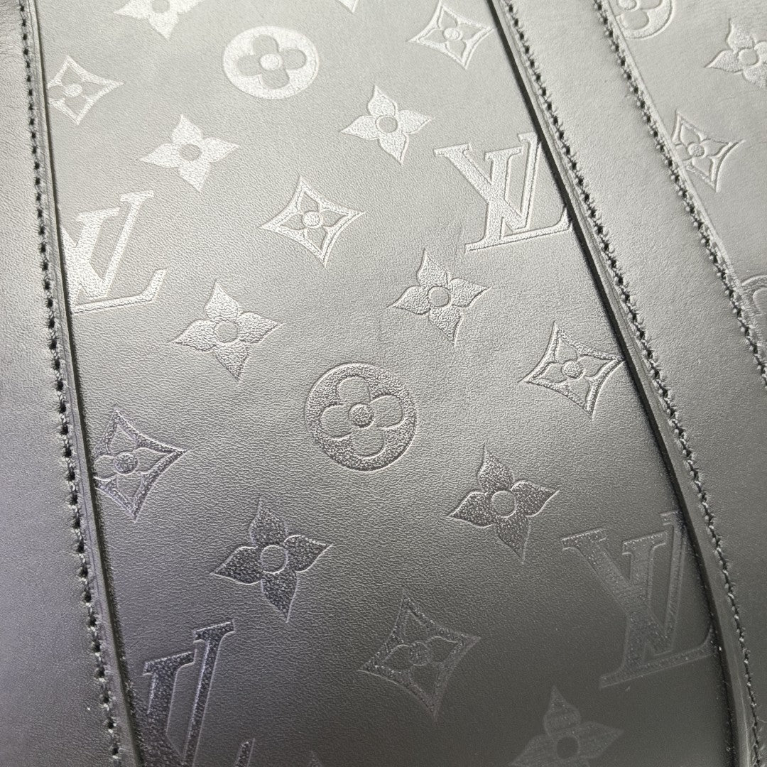 VERY MM Monogram Calfskin Black