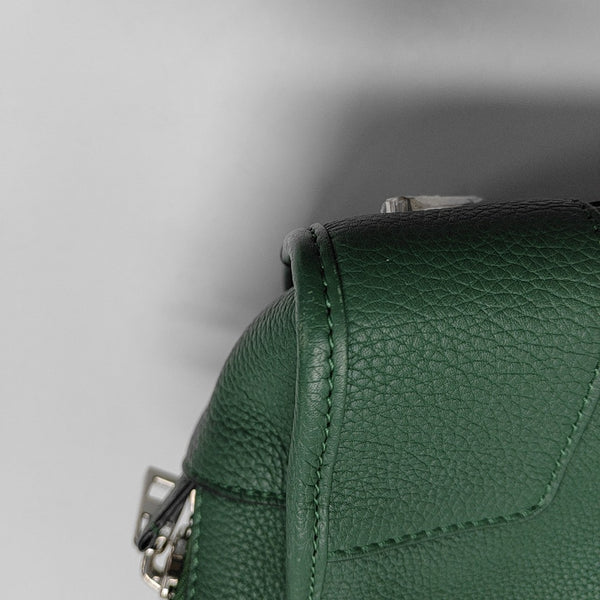 Authenticated pre-owned  Amazona Calfskin Green - Shoulder Bag at Looply