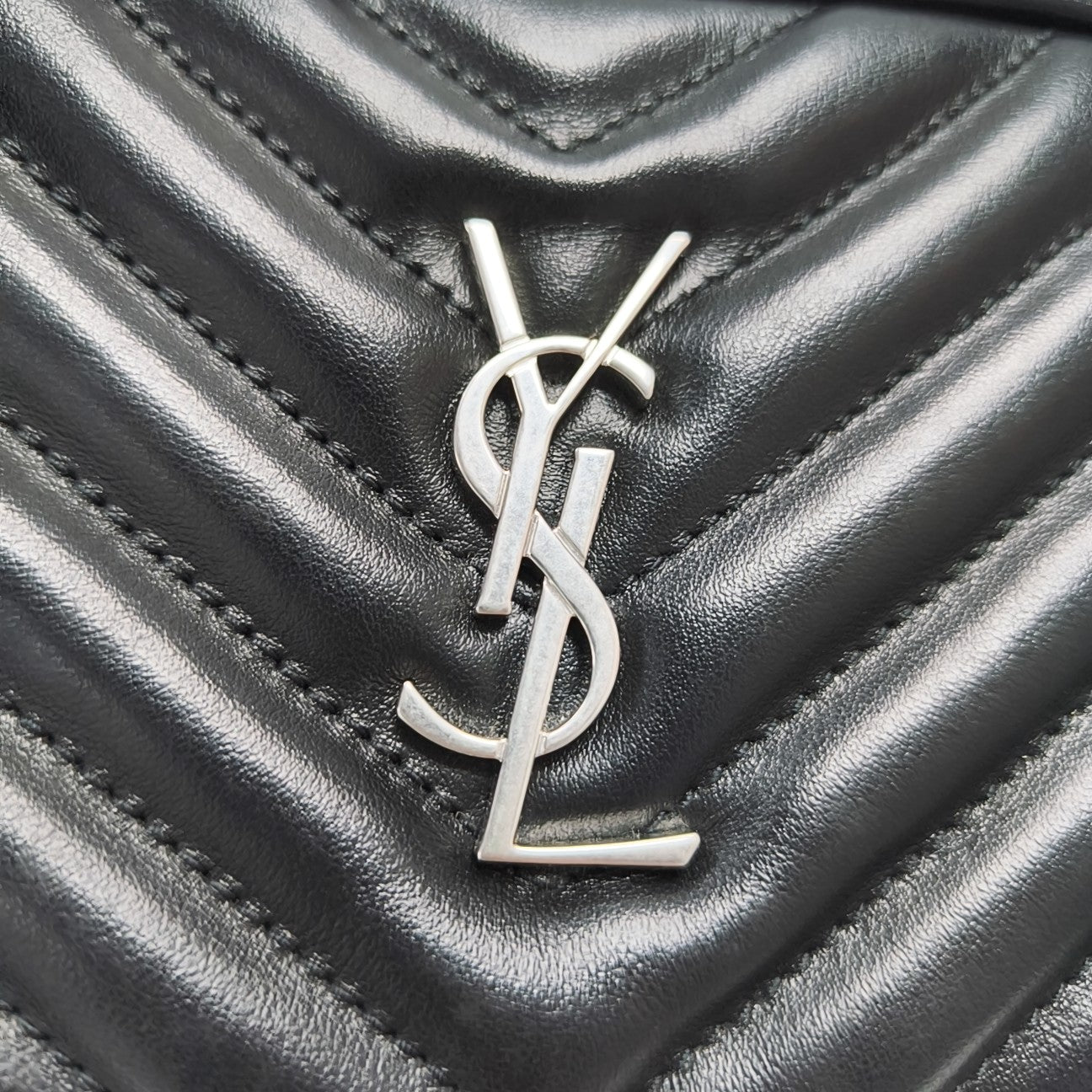 LOU Chevron Calfskin Black
