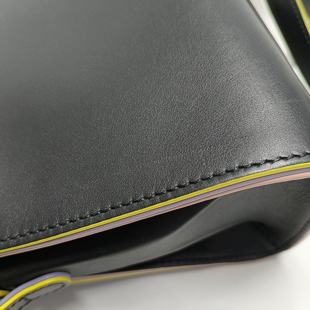 Tempête Medium Calfskin Black