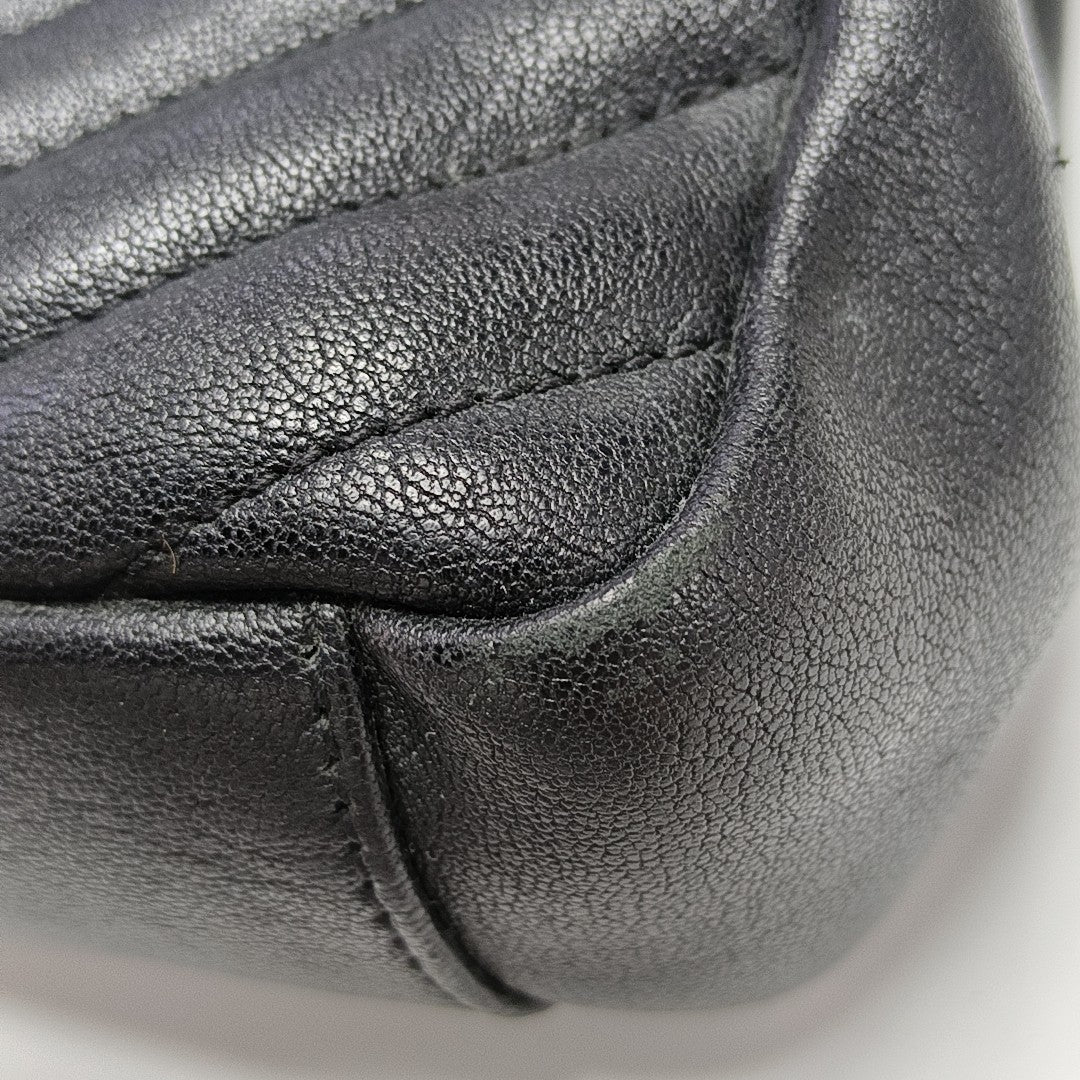 COLLEGE Medium Chevron Lambskin Black