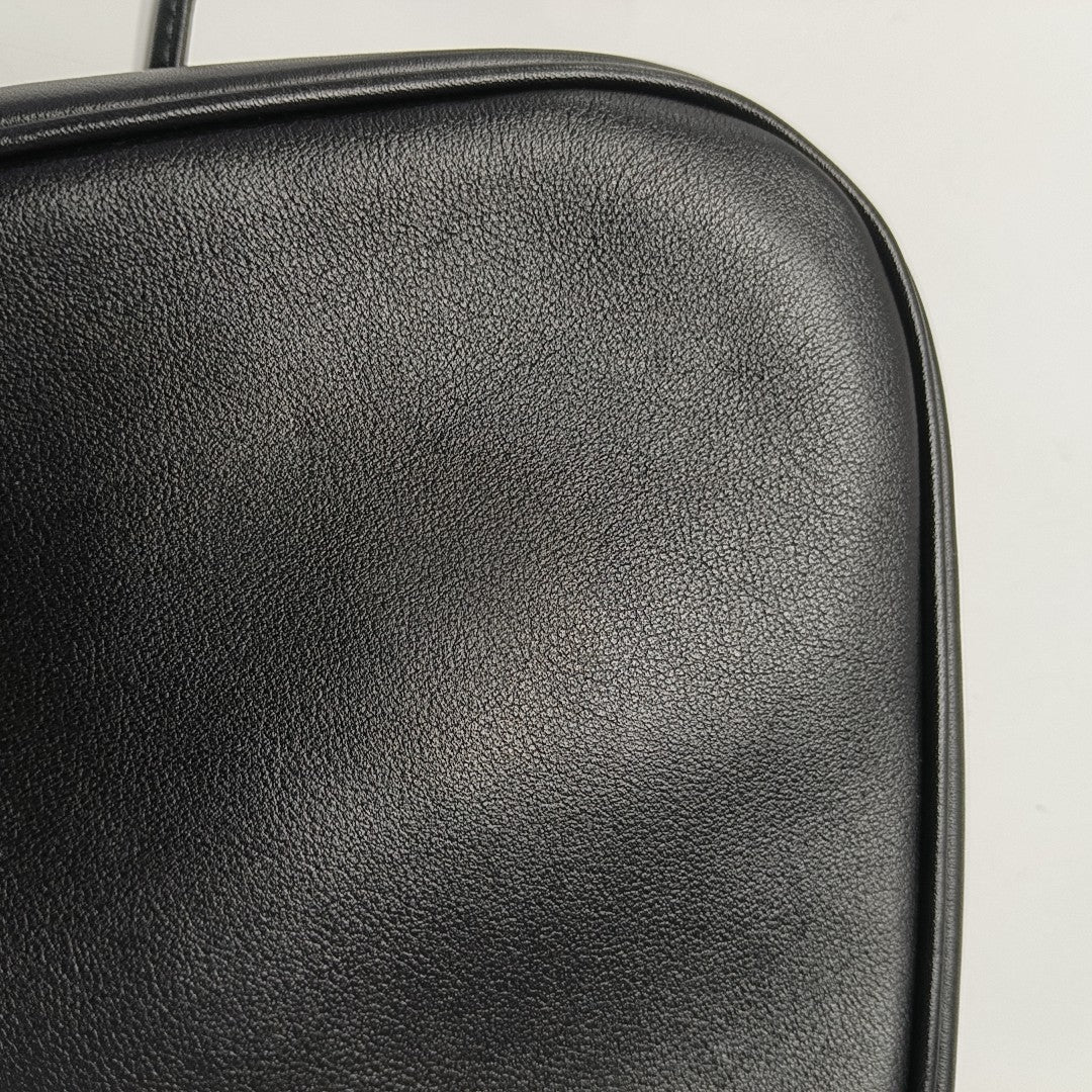 TRIANGLE Calfskin Black