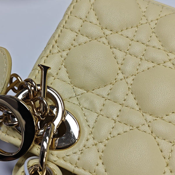 Lady Dior Super Mini Piel de Cordero Acolchada Amarilla