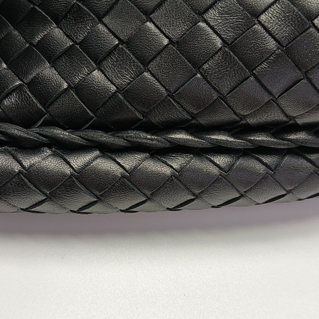 Veneta Calfskin Black