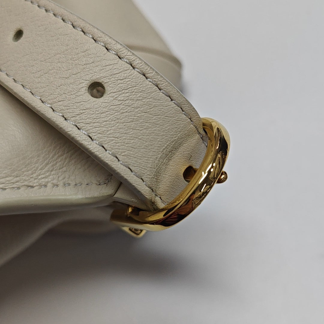 NEW HOBO Calfskin White