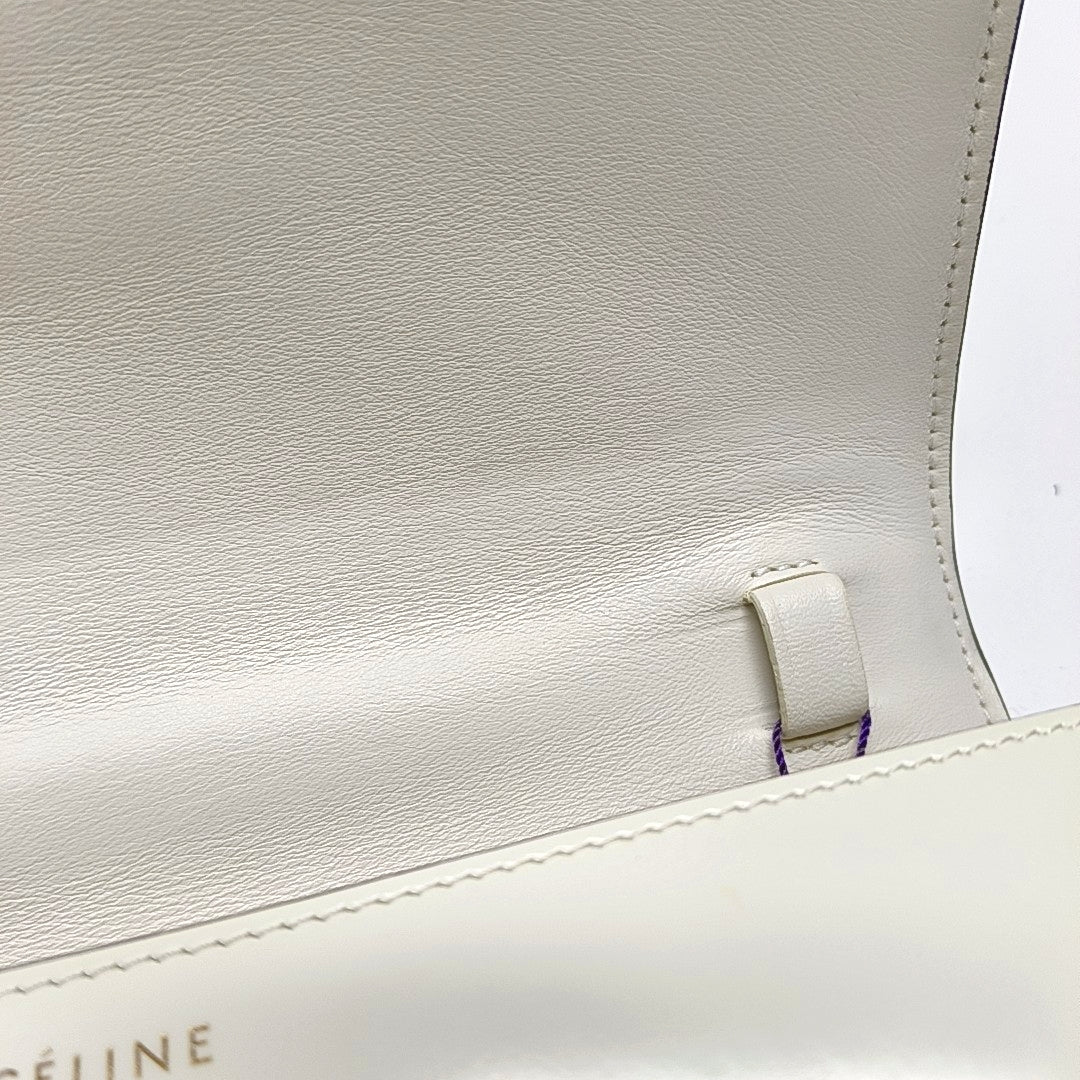 Authenticated pre-owned  CLASSIC BOX Medium Calfskin White - Shoulder Bag at Looply