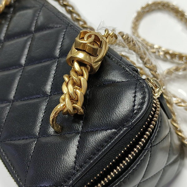 VANITY CASE Small Quilted Lambskin Black