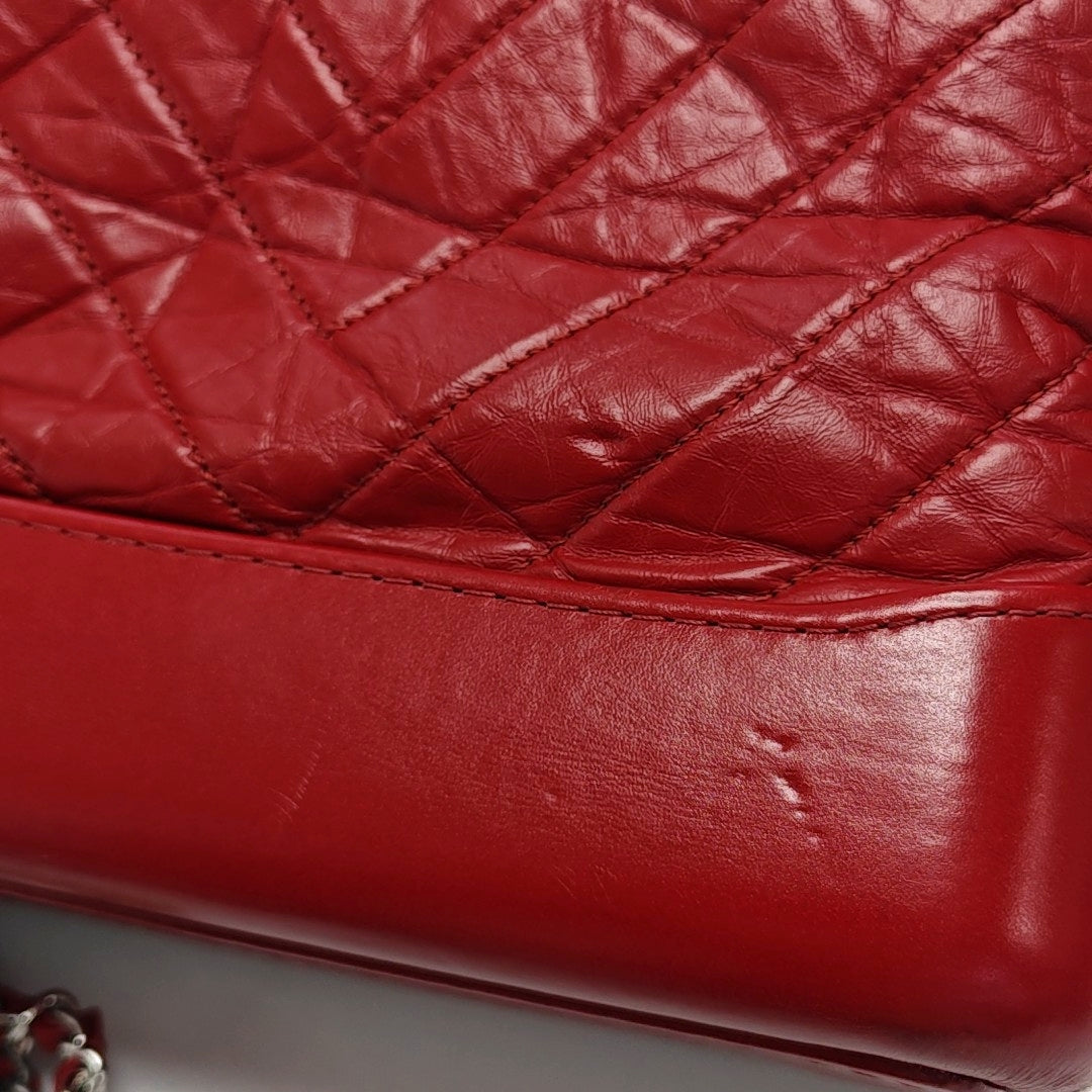 Authenticated pre-owned  GABRIELLE Small Chevron, Quilted Calfskin Red - Shoulder Bag at Looply