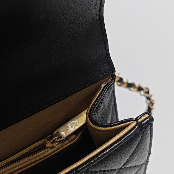 CLASSIC VERTICAL PEARL Medium Quilted Lambskin Black