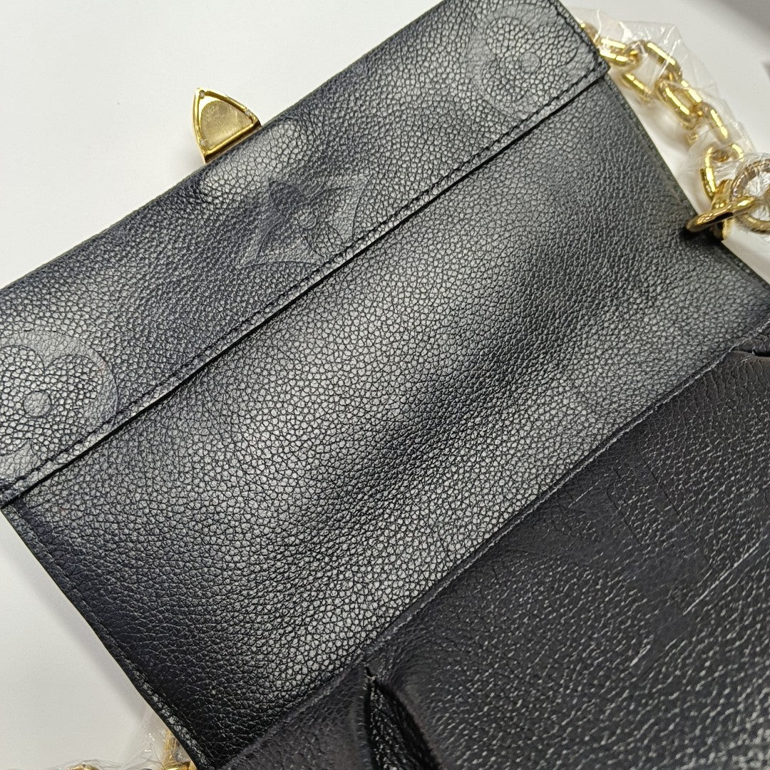FAVORITE Calfskin Black