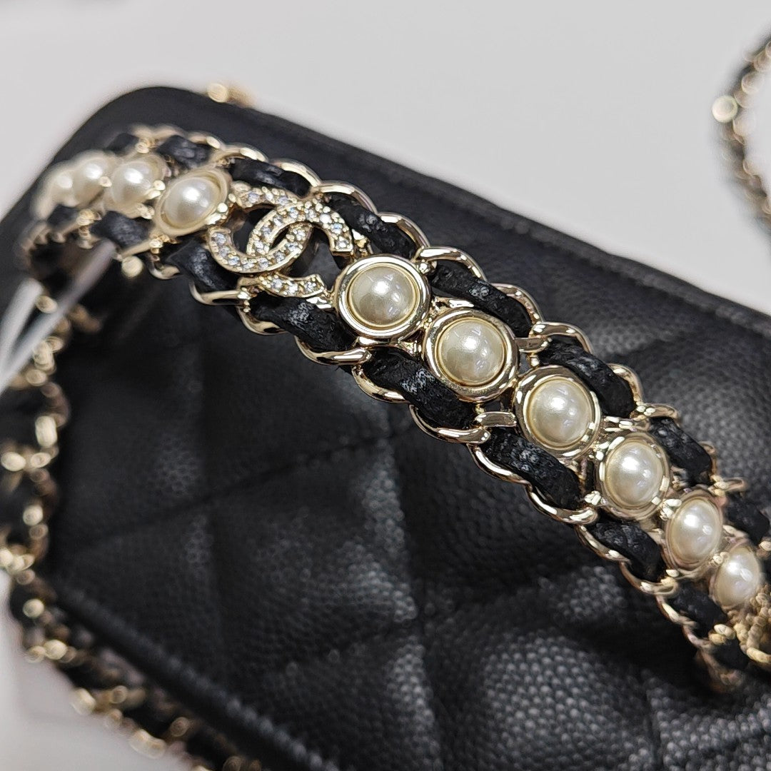 VANITY CASE Small Quilted Grained Calfskin Black