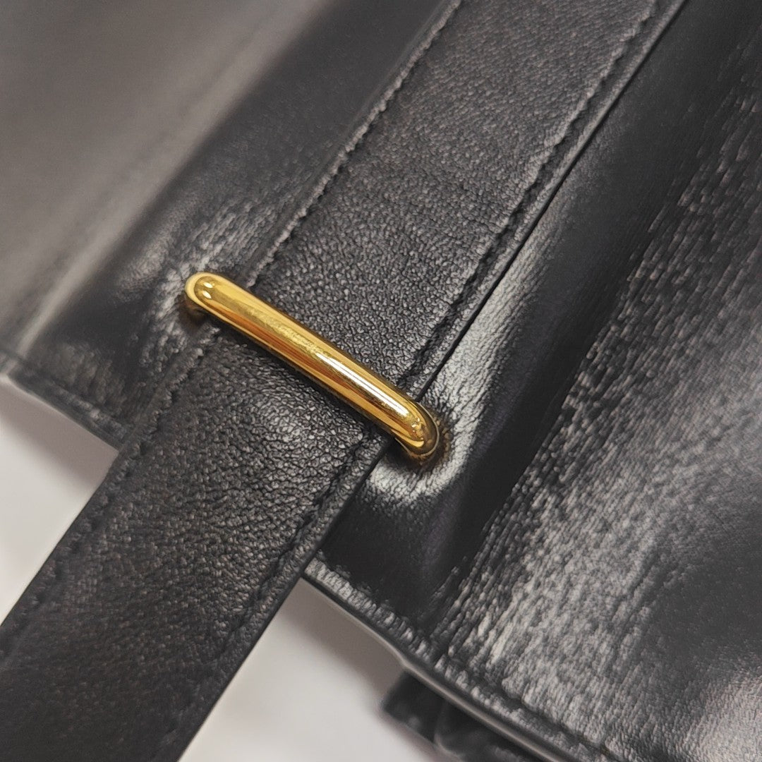 The Clip Calfskin Black