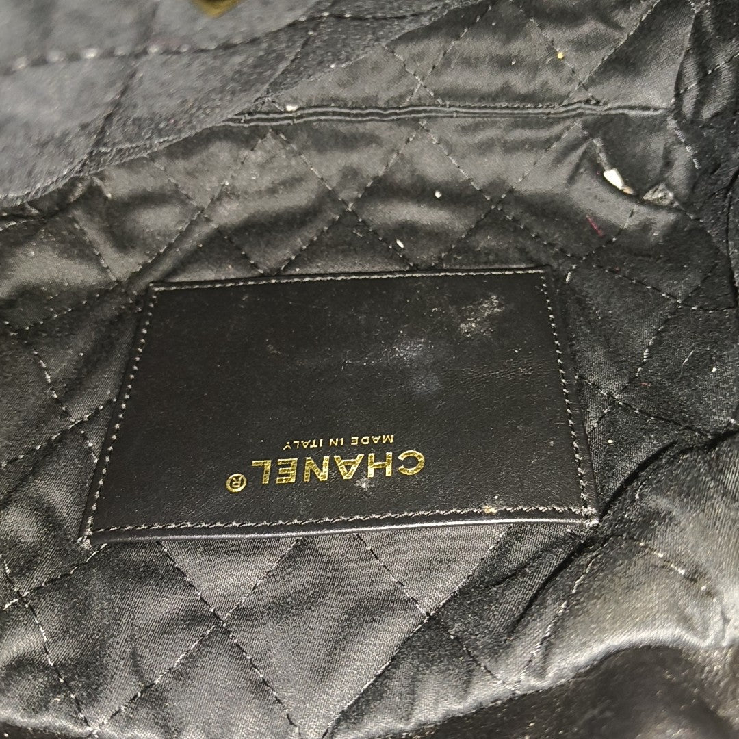CHANEL 22 Mini Quilted Calfskin Black