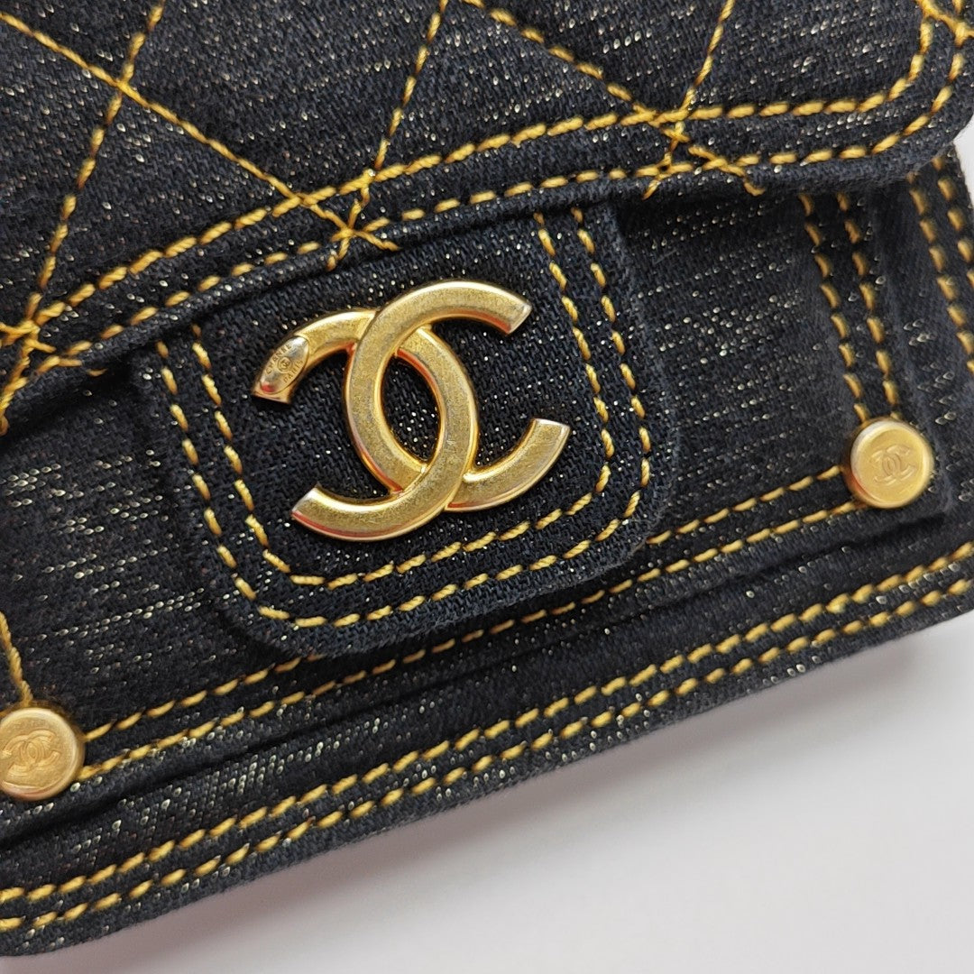 Authenticated pre-owned  CLASSIC FLAP Quilted Denim Black - Shoulder Bag at Looply