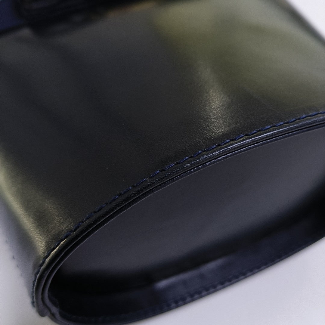 Vara Small Calfskin Black