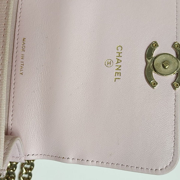 TWO TONE CHAIN HANDLE Quilted Lambskin Pink