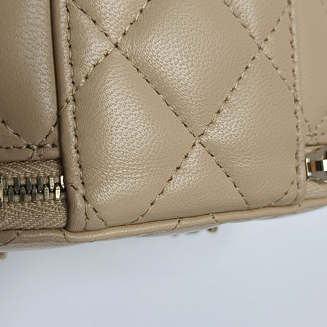 VANITY CASE Small Quilted Lambskin Beige
