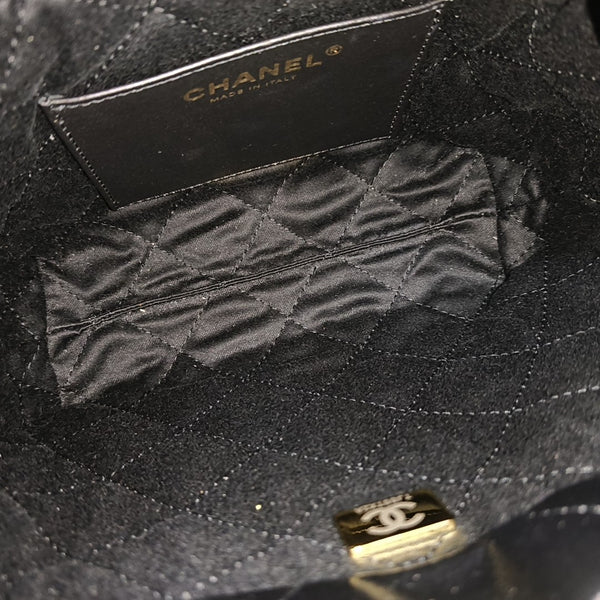 CHANEL 22 Mini Quilted Calfskin Black
