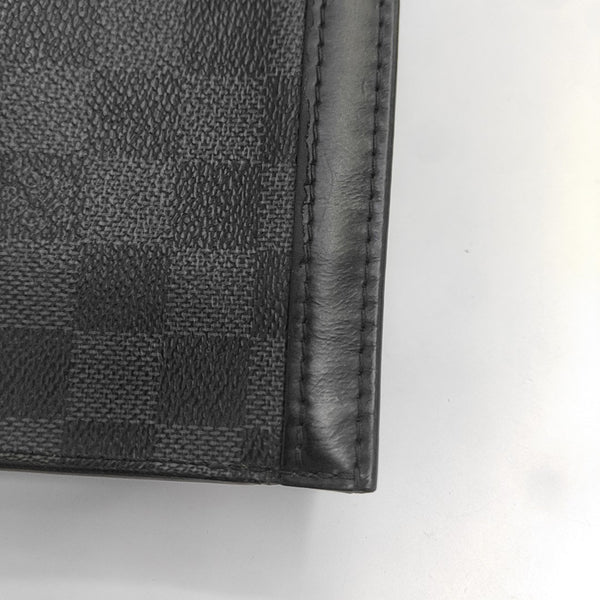 Pochette Voyag MM Damier Graphite Coated Canvas Gray