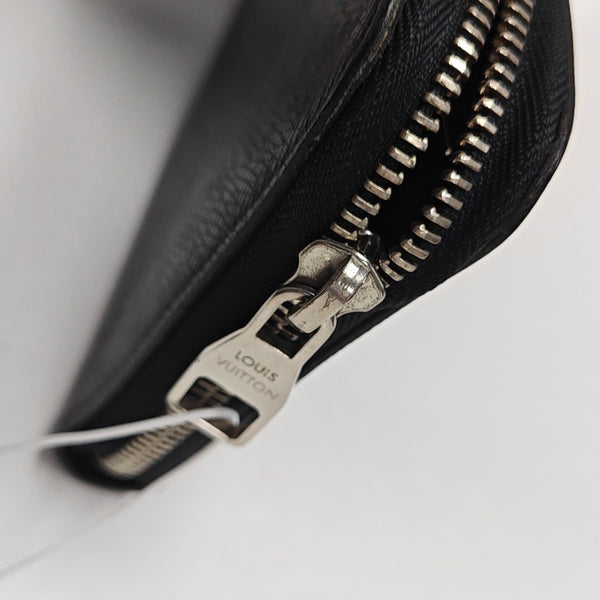 ZIPPY Calfskin Black Wallet