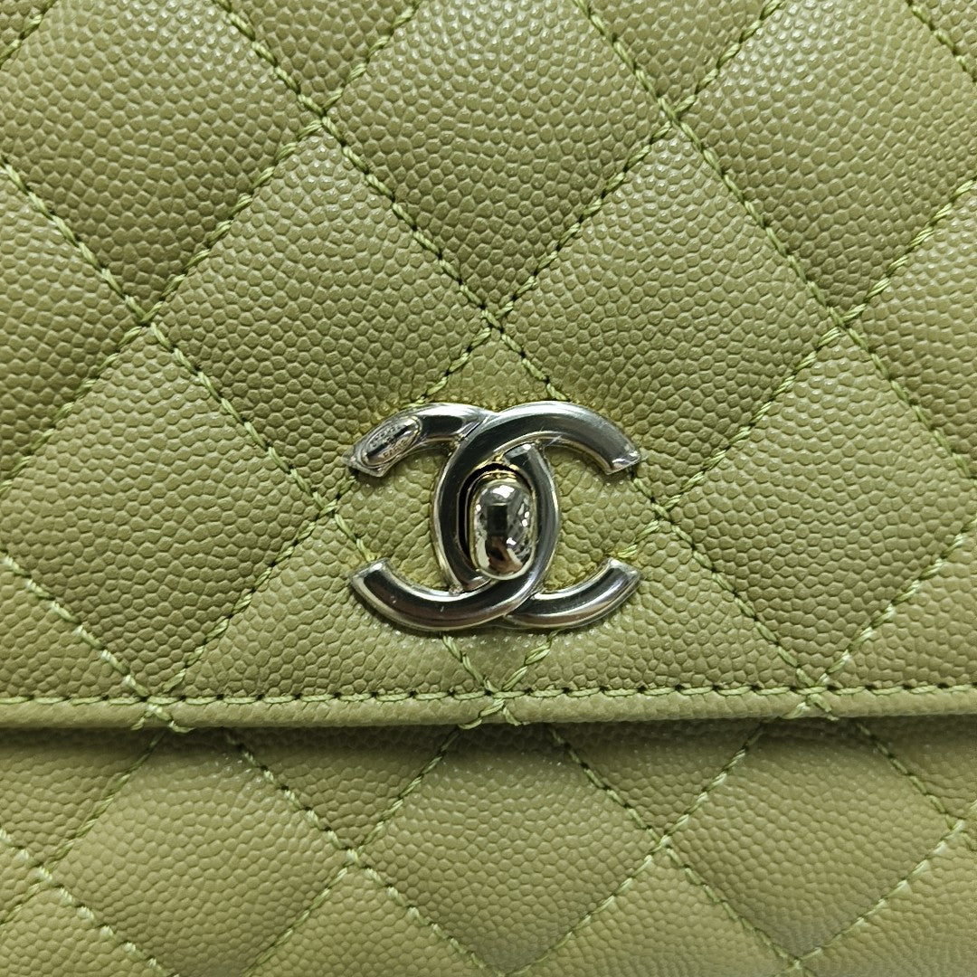 Authenticated pre-owned  COCO HANDLE Grained Calfskin Green - Shoulder Bag at Looply