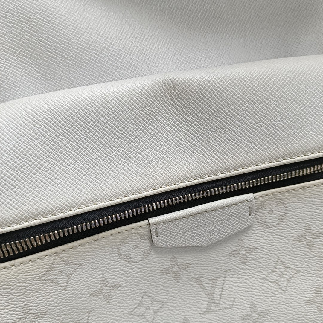 DISCOVERY PM Monogram Calfskin White