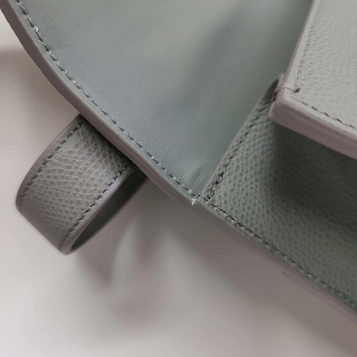 30 Montaigne Medium Calfskin Gray
