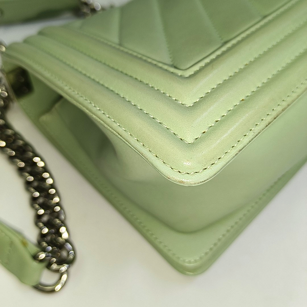 Authenticated pre-owned  BOY CHANEL Medium Chevron Calfskin Green - Crossbody Bag at Looply