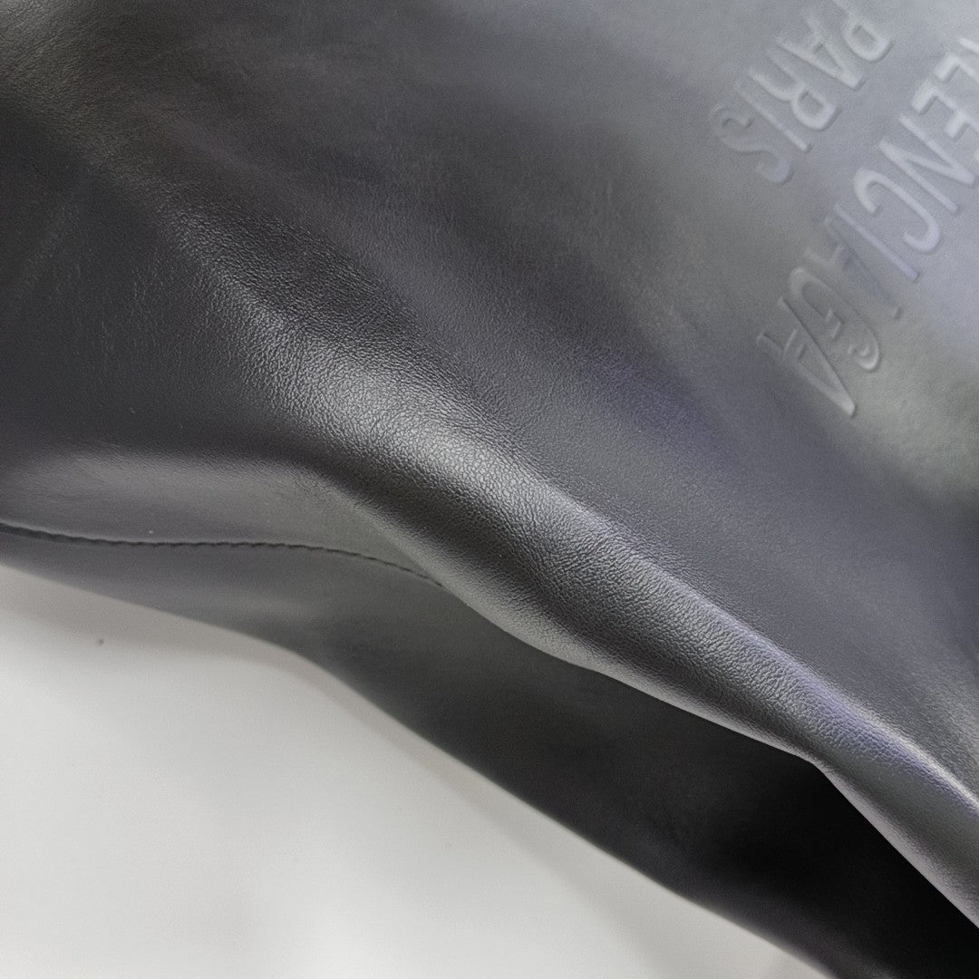 DUTY FREE North-South Calfskin Black