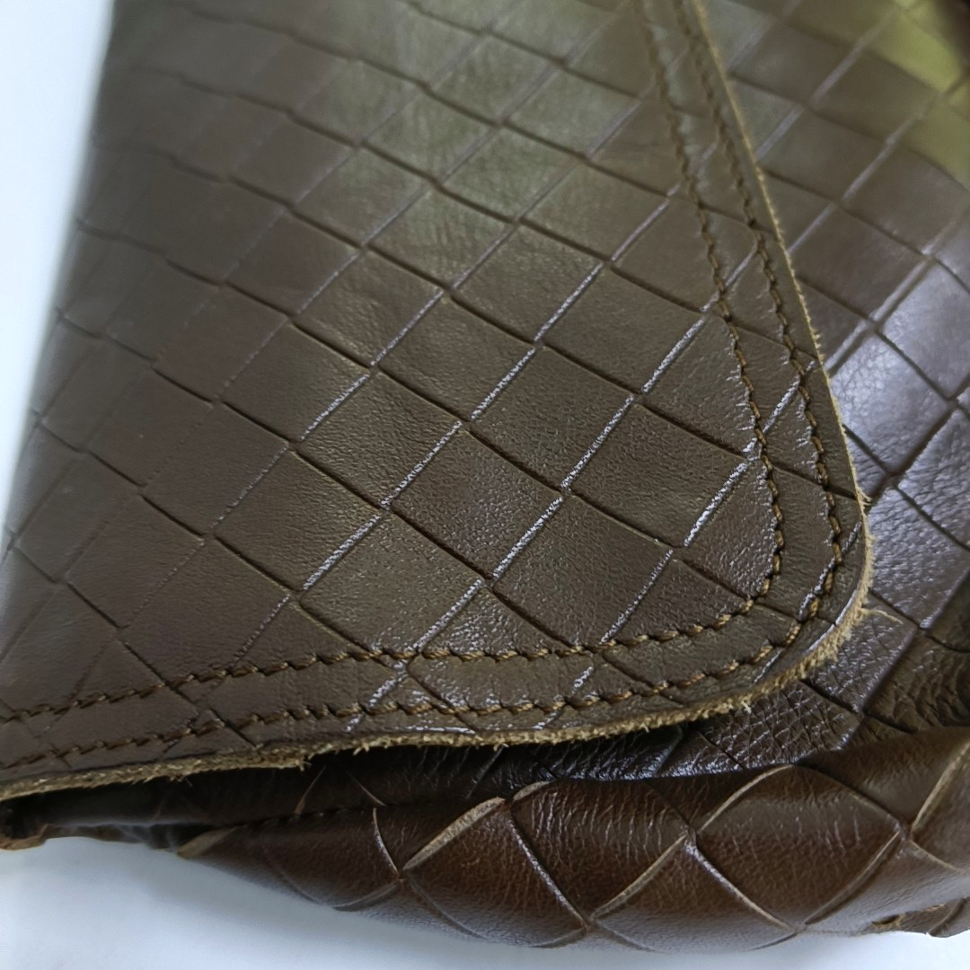 Authenticated pre-owned  Messenger Lambskin Brown - Crossbody Bag at Looply