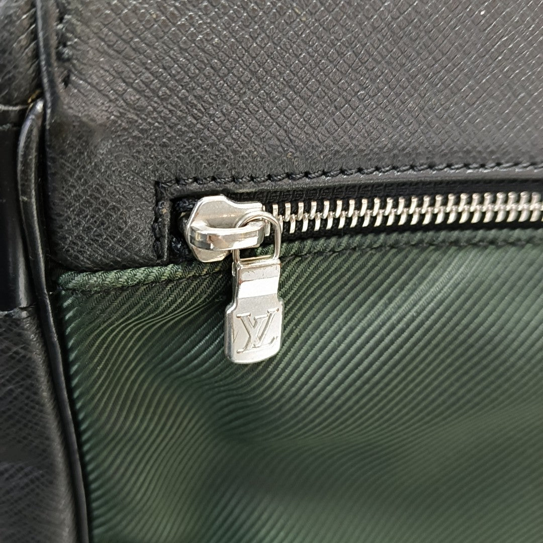 VIKTOR Calfskin Black