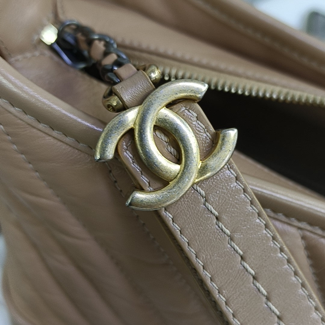 GABRIELLE Medium Chevron Calfskin Beige