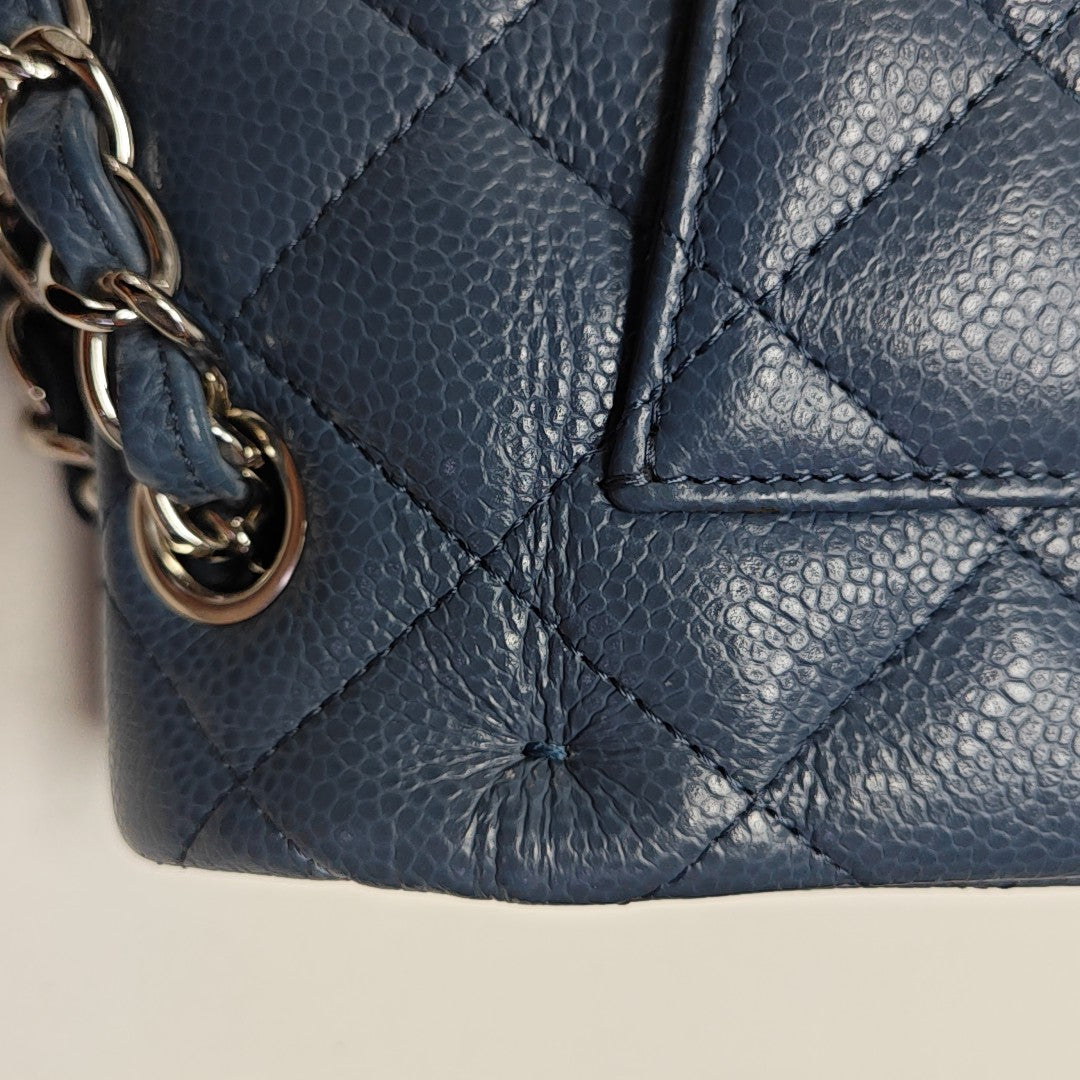 CLASSIC FLAP Jumbo Quilted Grained Calfskin Blue