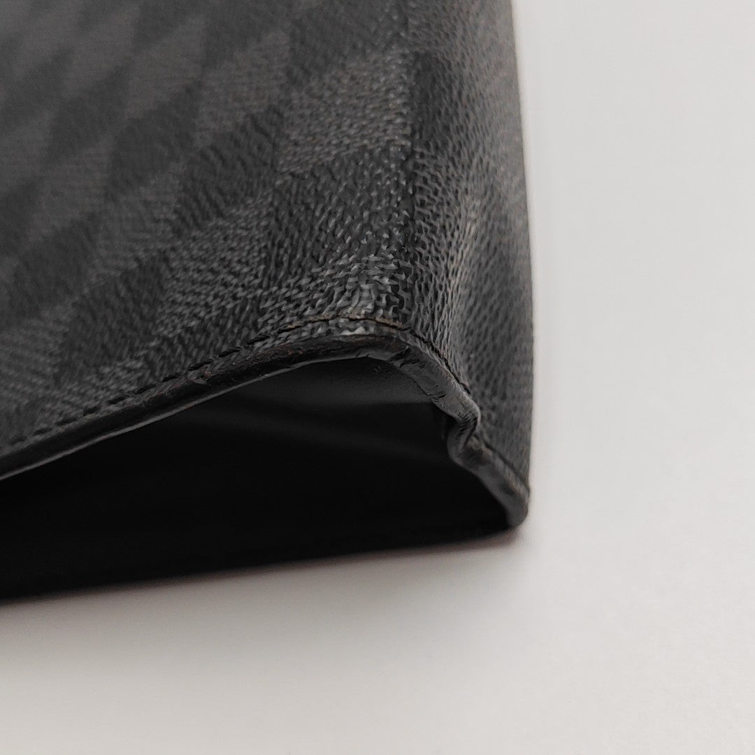 Pochette Voyag MM Damier Graphite Coated Canvas Gray