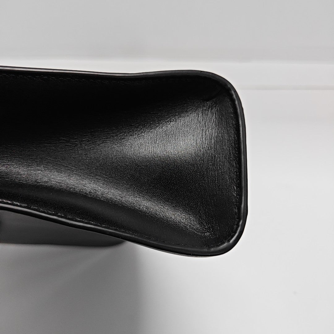 MANHATTAN Medium Calfskin Black