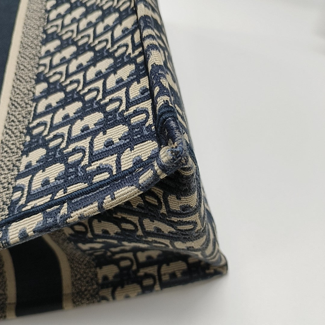 Book Tote Medium Oblique Canvas Blue
