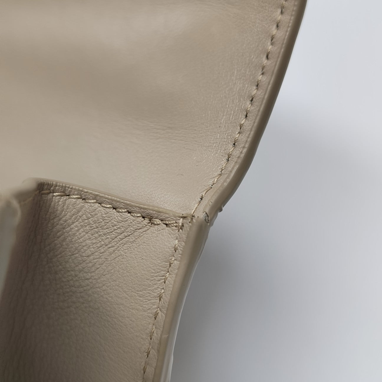 30 Montaigne Calfskin Beige