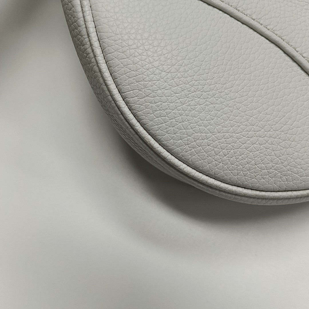 Authenticated pre-owned  Saddle Medium Calfskin White - Crossbody Bag at Looply