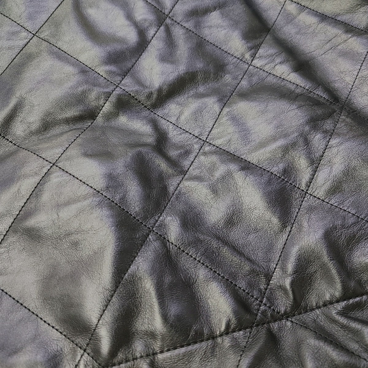 CHANEL 22 Medium Quilted Calfskin Black