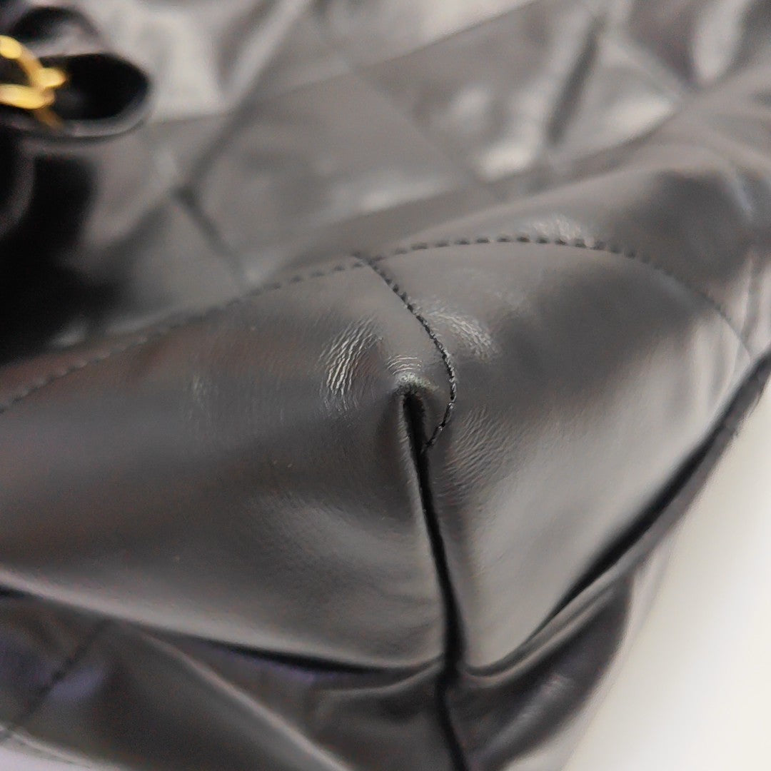 CHANEL 22 Medium Quilted Calfskin Black