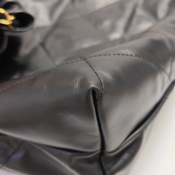 CHANEL 22 Medium Quilted Calfskin Black