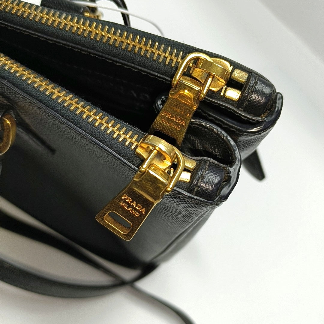 Authenticated pre-owned  Galleria Calfskin Black - Shoulder Bag at Looply