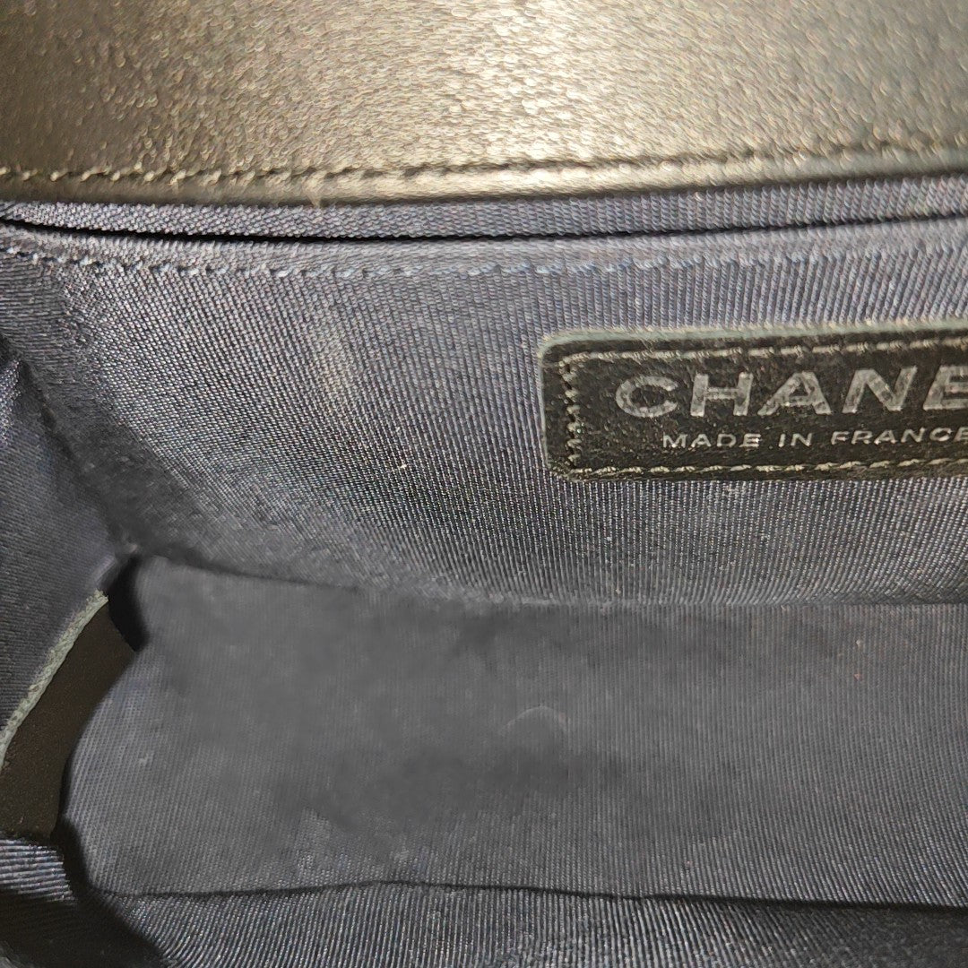 BOY CHANEL Small Chevron Calfskin Black