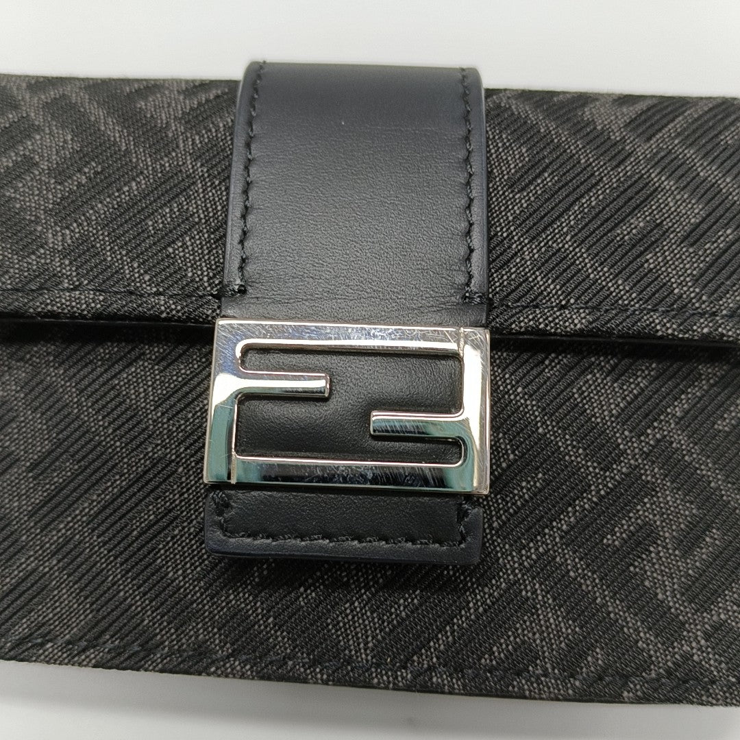 Authenticated pre-owned  Baguette Mini Fabric Black - Shoulder Bag at Looply