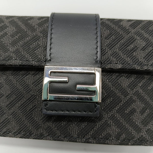 Authenticated pre-owned  Baguette Mini Fabric Black - Shoulder Bag at Looply