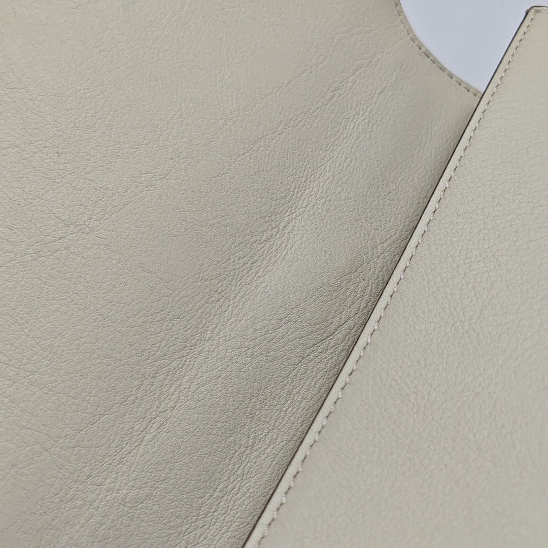 Nile Medium Calfskin White