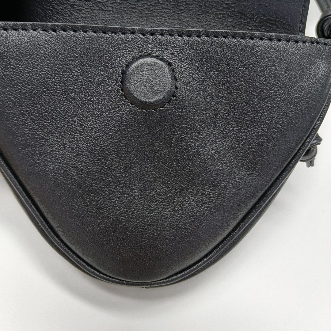 TRIANGLE Calfskin Black